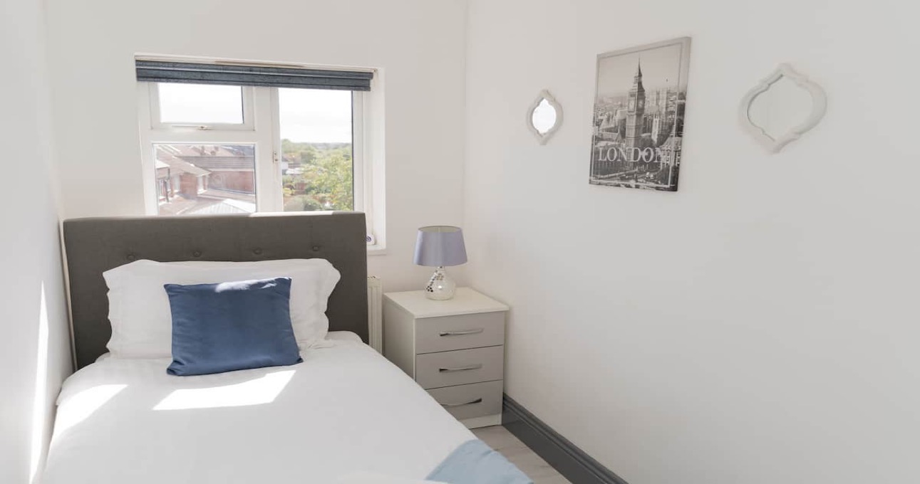 Bedroom in 3 bed Coventry house