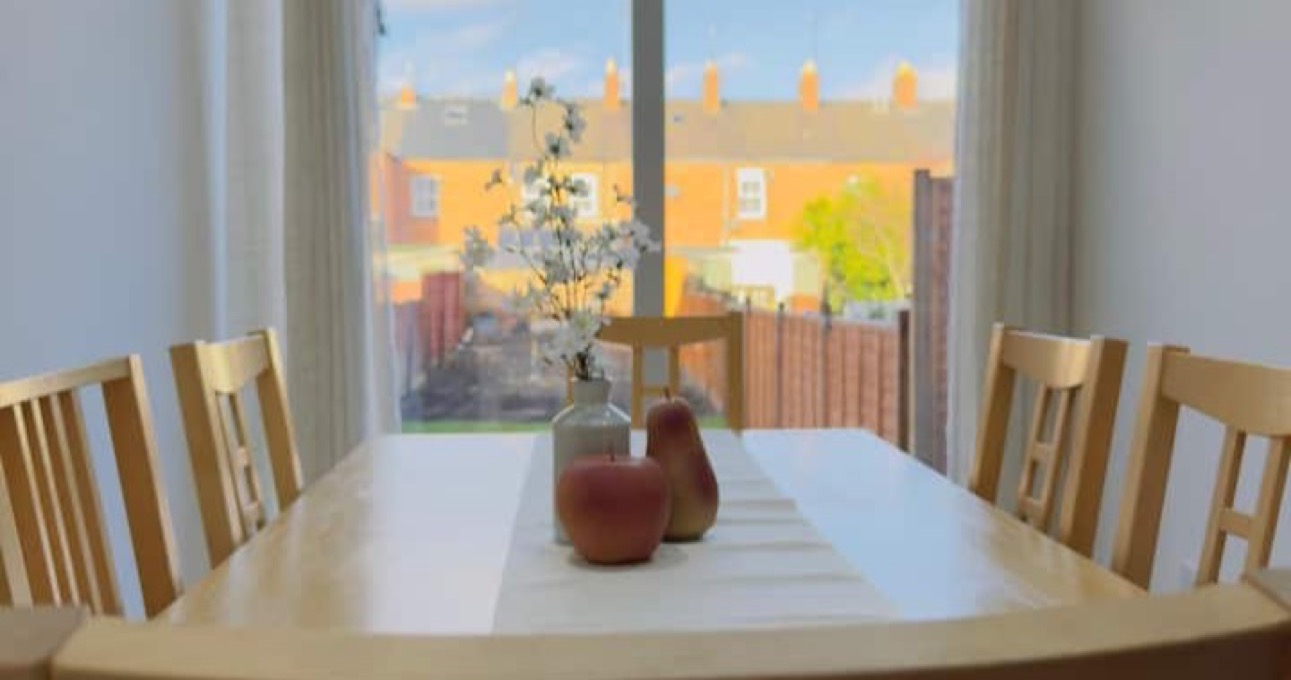 Bedroom 1 in 3 bed Banbury house