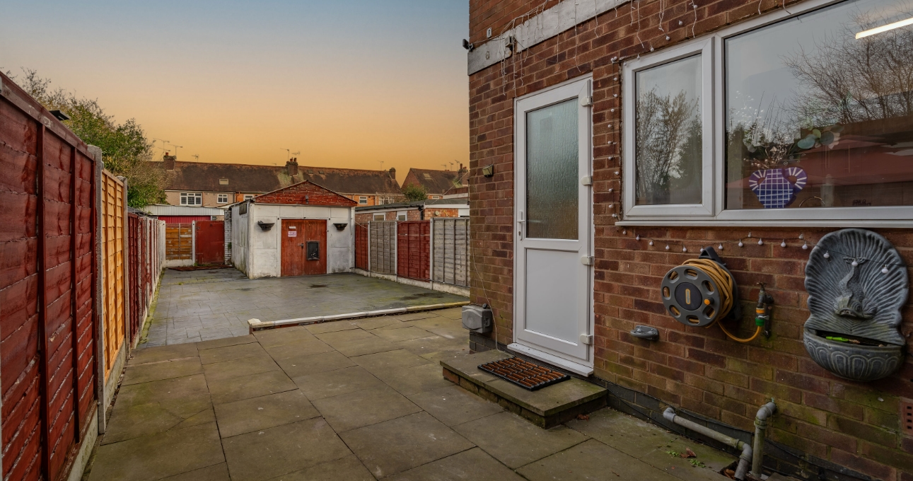 Dining area in 4 bedroom Coventry house