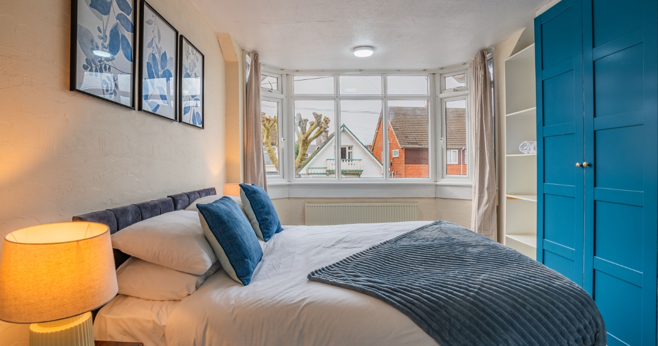 Spacious living room in Coventry furnished house