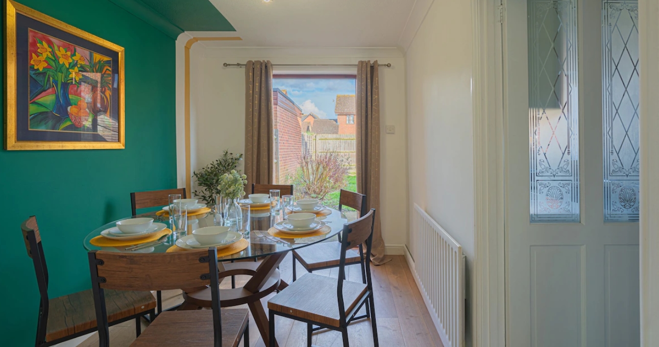 Master bedroom in Banbury furnished house