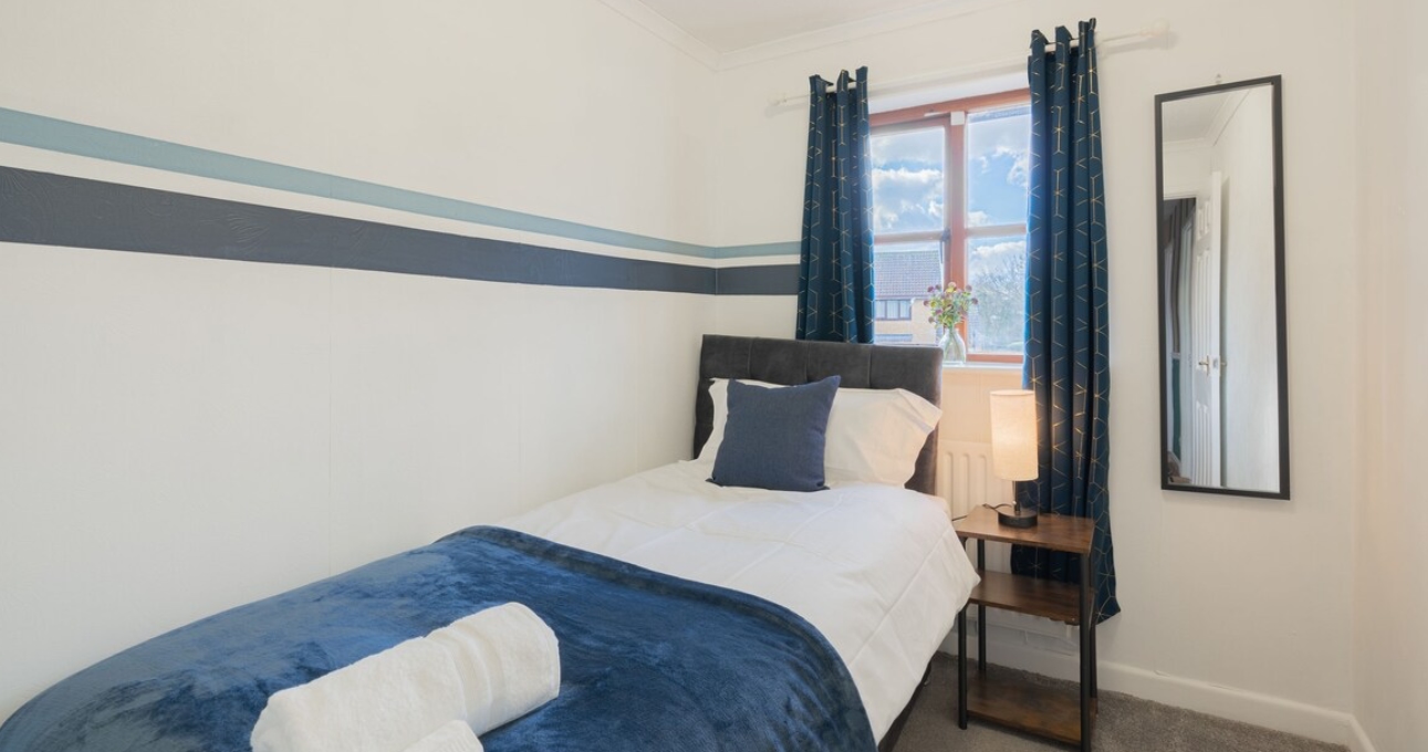 Second bedroom in 5 bed Banbury rental