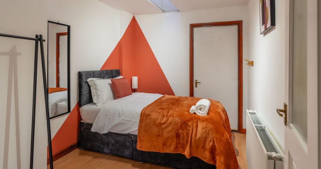 Fifth bedroom in 5 bed Banbury house