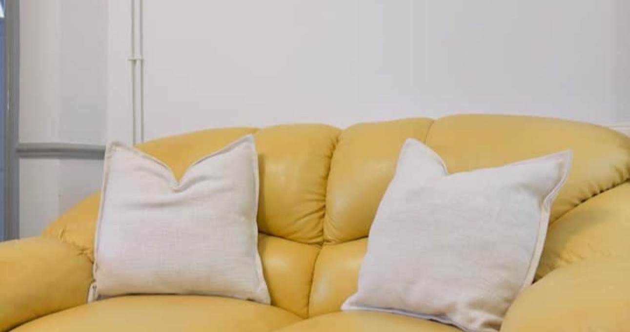 Living room in Coventry property